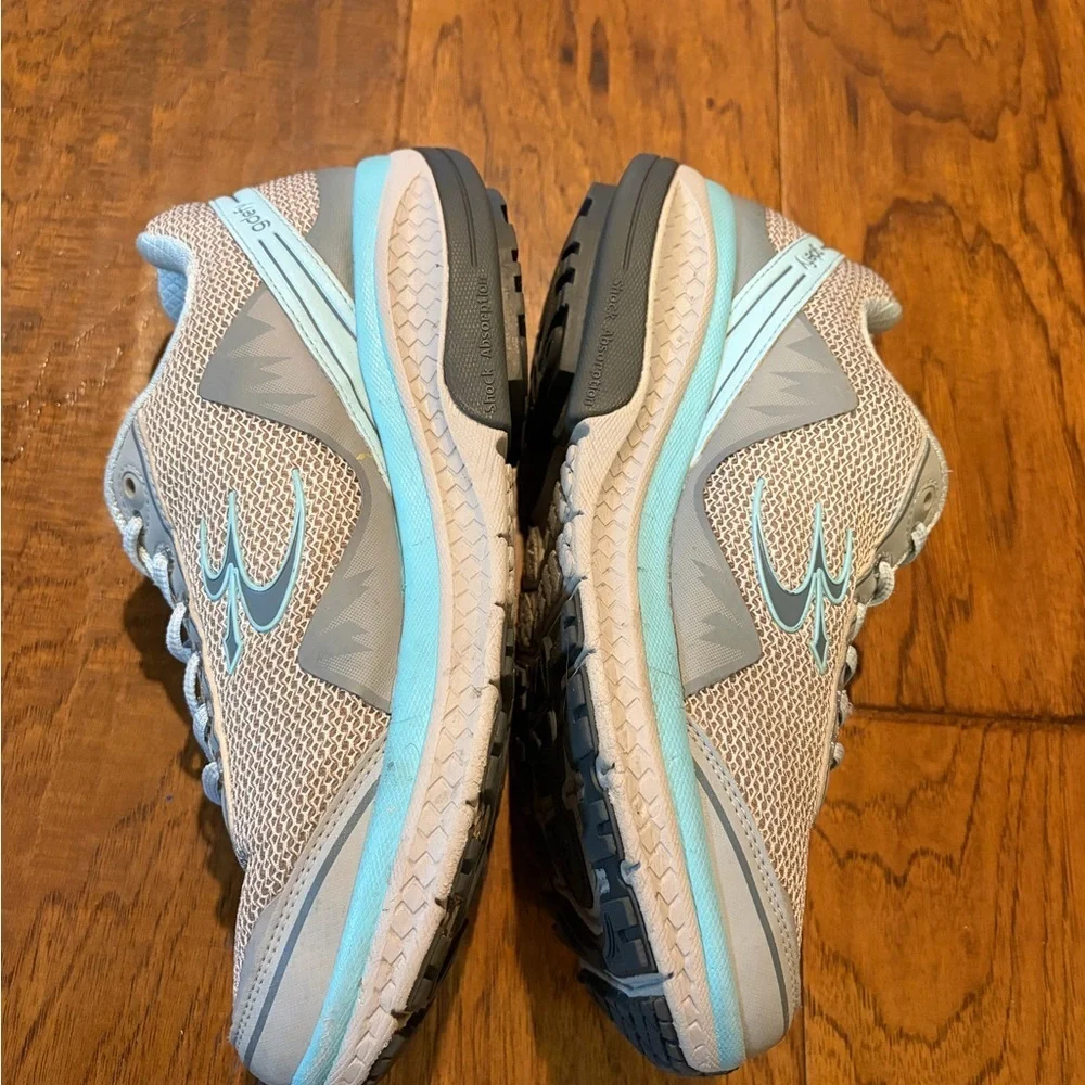 Gravity Defyer toe sneakers